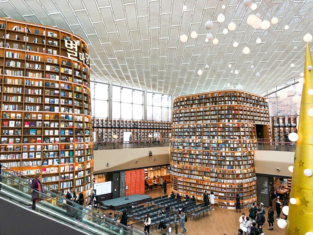 Finding Your Literary Tribe in the Digital Age Featured Image 5 1024x768